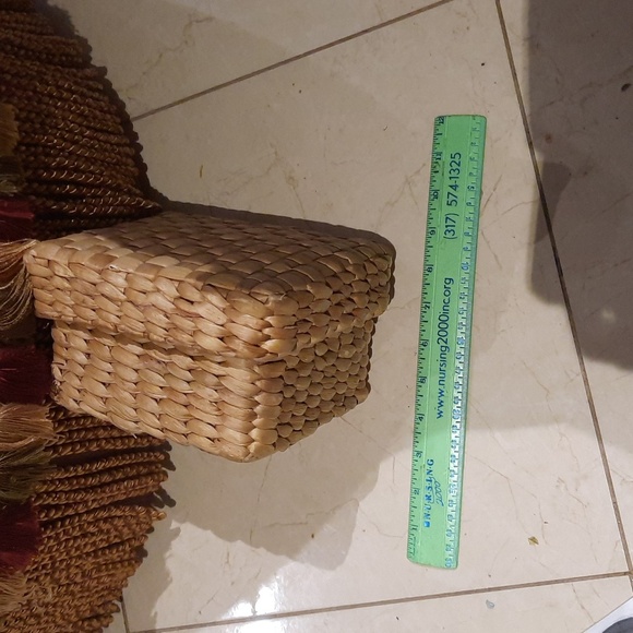 AMAZING WICKER BASKET  EXCELLENT FIR THE FRONT FOYER HIDE YOUR KEYS AND GLASSES - Picture 2 of 5